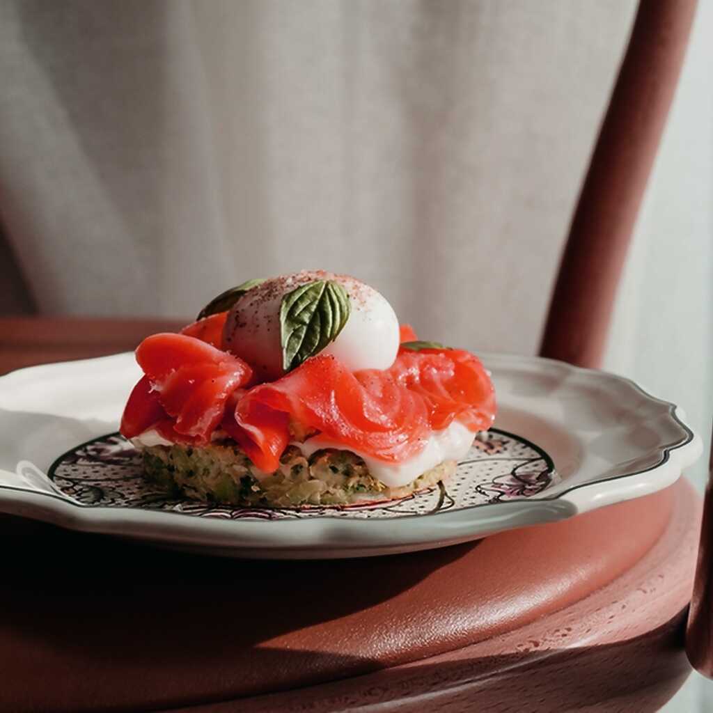 Brokkoli-Terrine mit Lachs und Ei