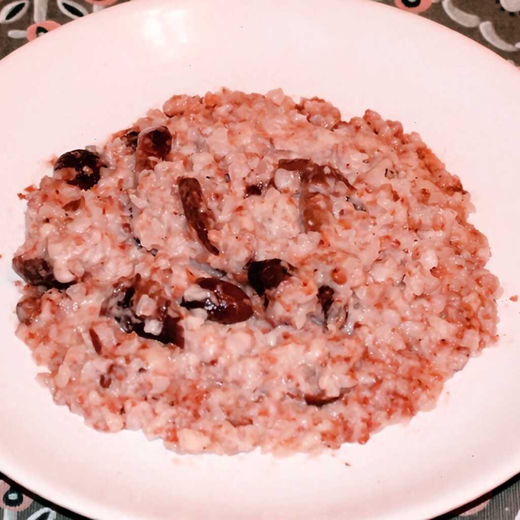 Buchweizen mit Champignons und weißer Soße