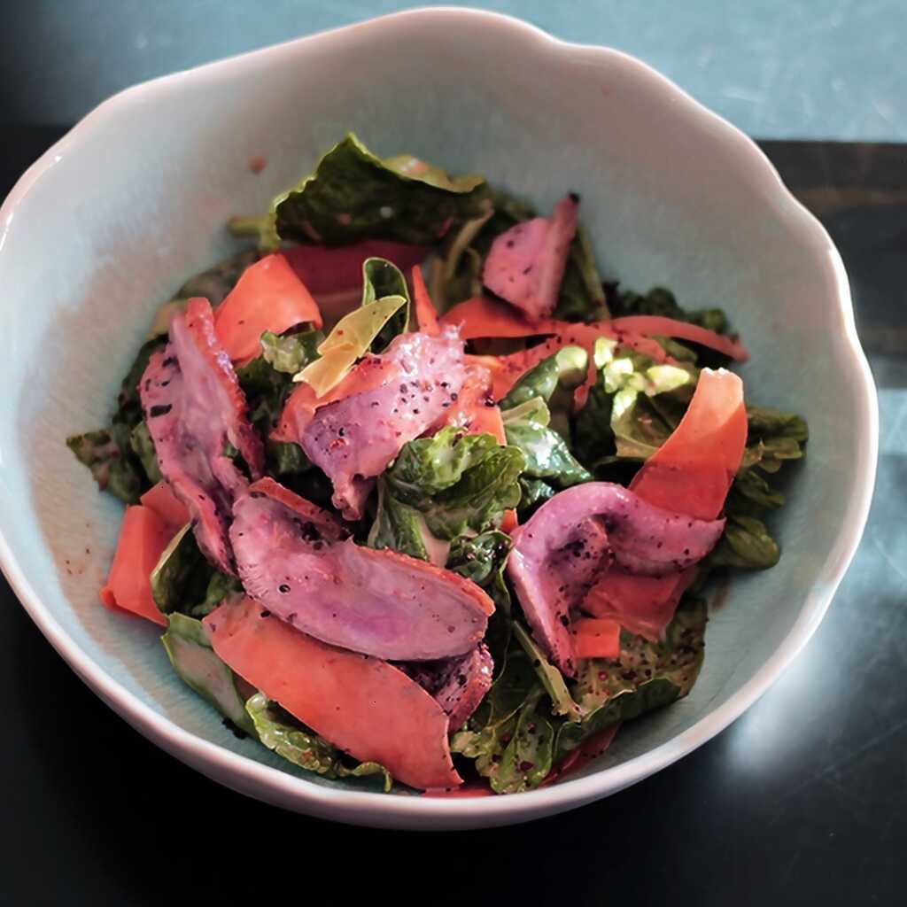 Entenbrust mit Sauerampfer, Spinat und Honig-Aioli
