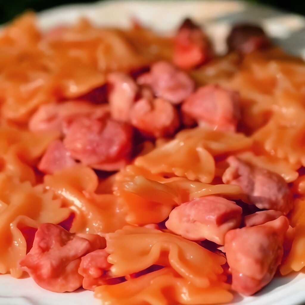 Farfalle-Nudeln mit Huhn und Honig