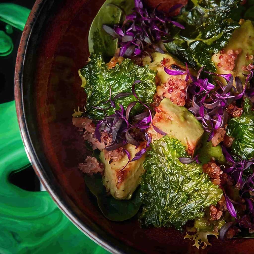 Fastensalat mit Avocado und Quinoa