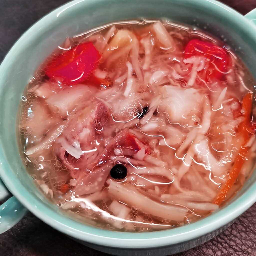 Fleischsuppe mit Sauerkraut