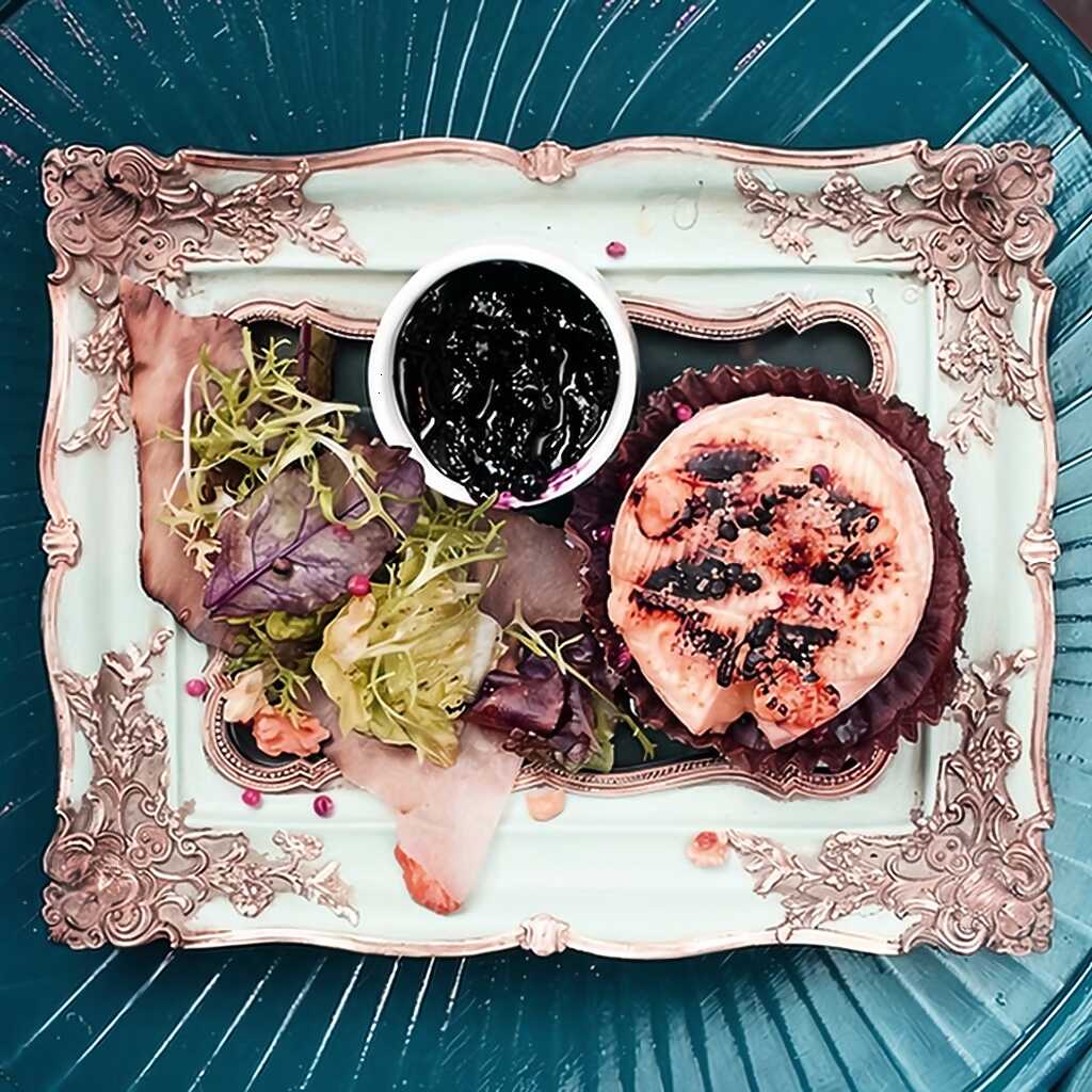 Gebratener Camembert mit Blaubeer-Rosmarin-Marmelade