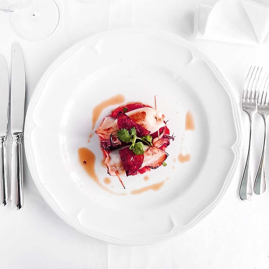 Gefüllte Calamari auf Tomatentartar