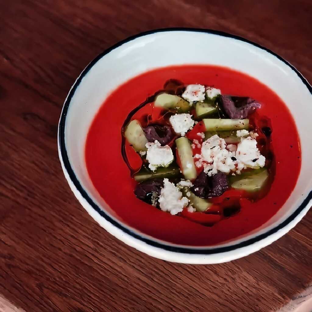 Griechische Tomatensuppe mit Feta