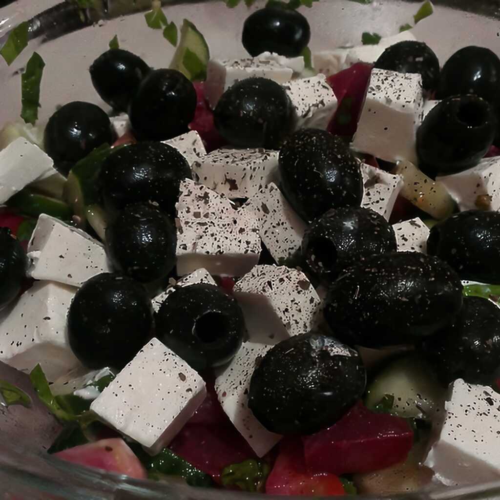 Griechischer Salat mit Grünzeug