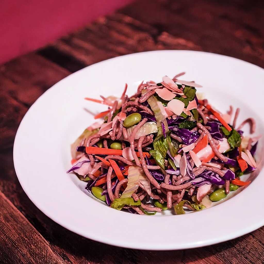 Hähnchen und knuspriger Nudelsalat