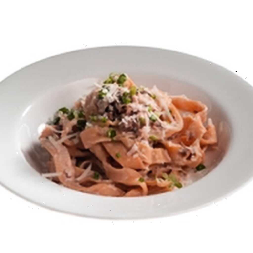 Hausgemachte Nudeln mit Steinpilzen