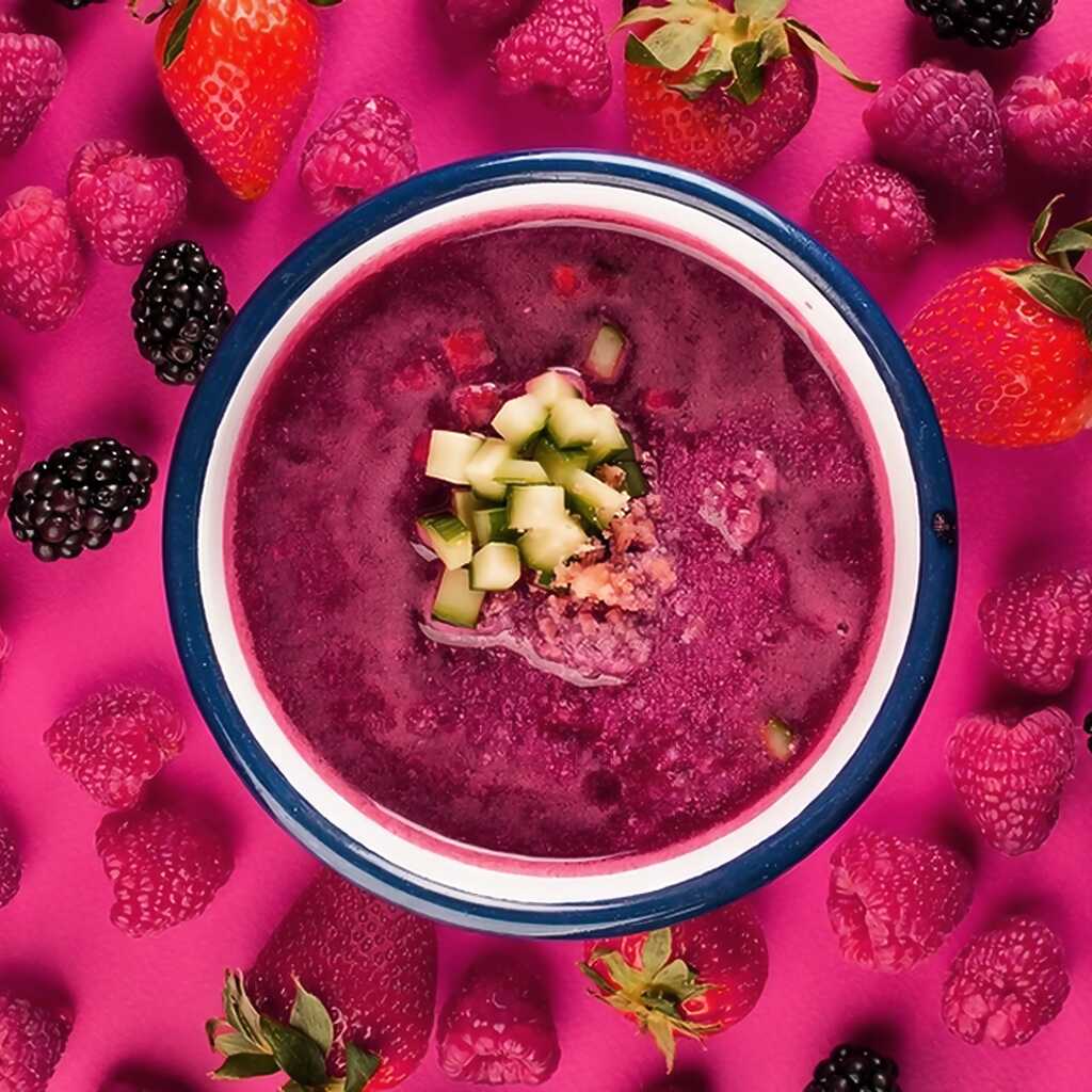 Kalte georgische Kirsch-Chrianteli-Suppe