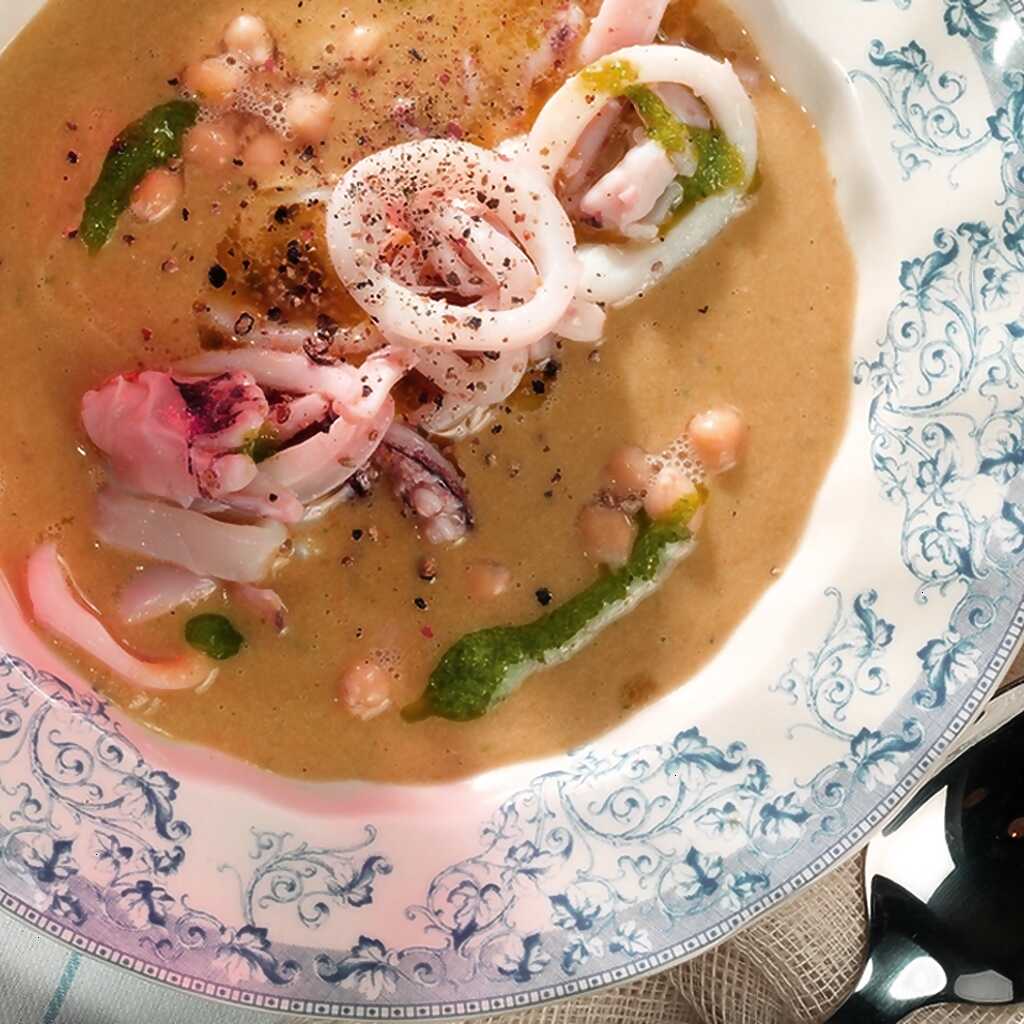Kichererbsensuppe mit Tintenfisch