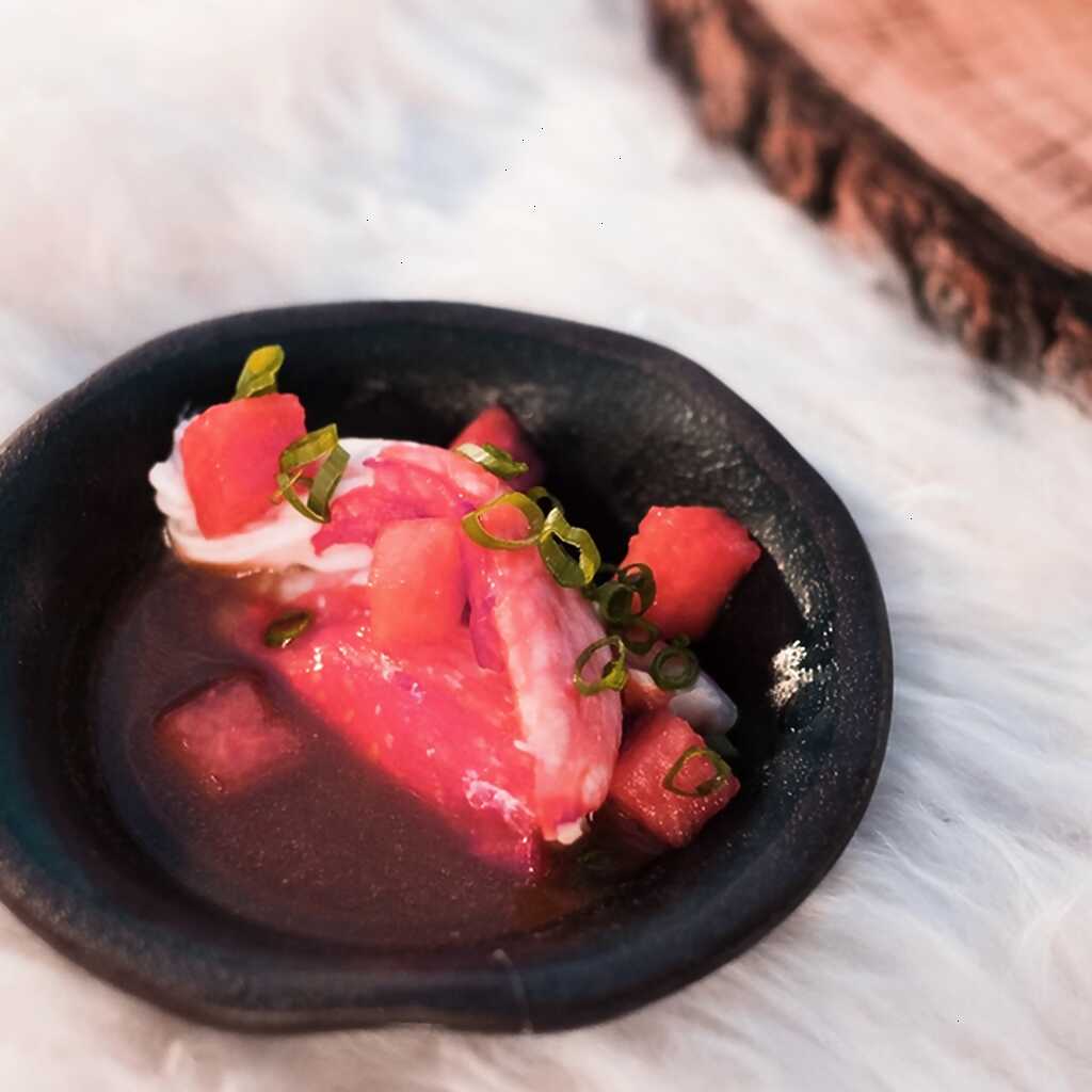 Krabben mit eingelegter Wassermelone und Biskuit-Sauce