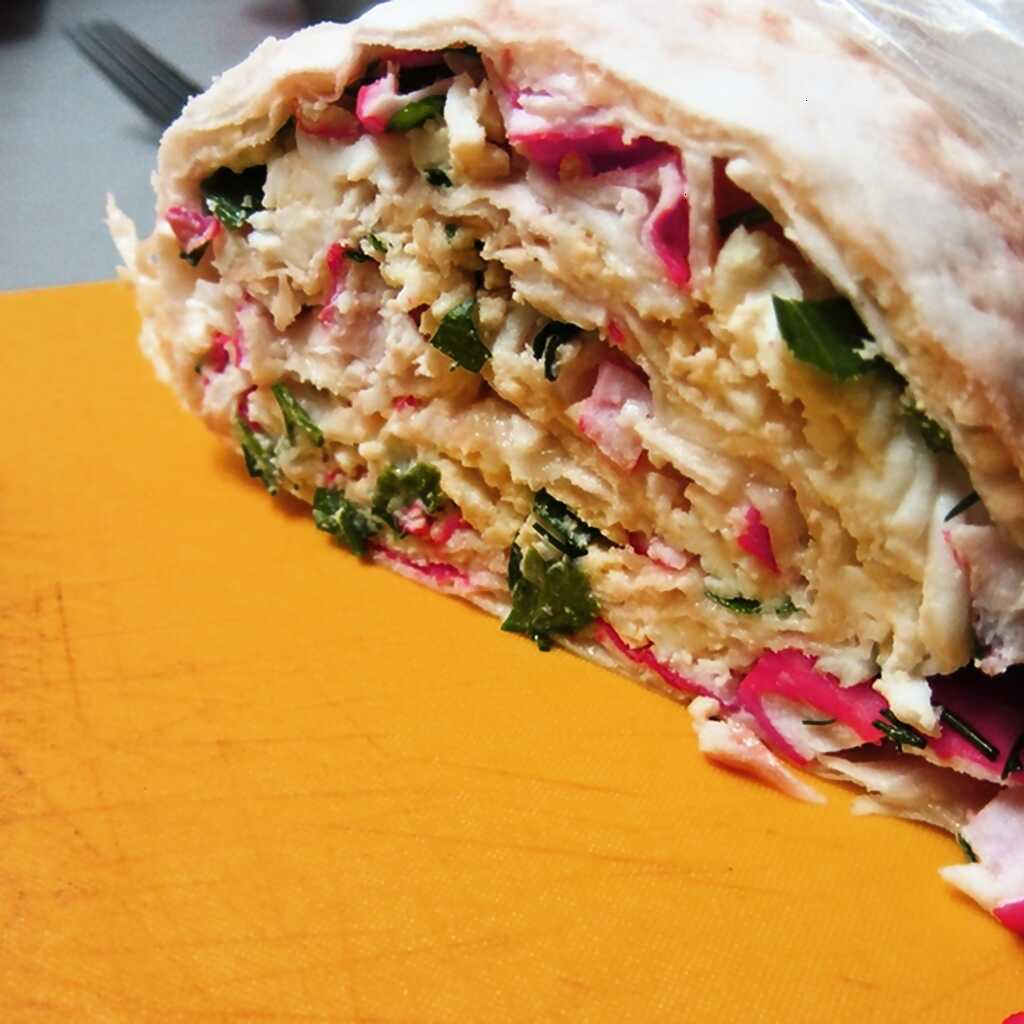 Krabbenstäbchenrolle im Fladenbrot