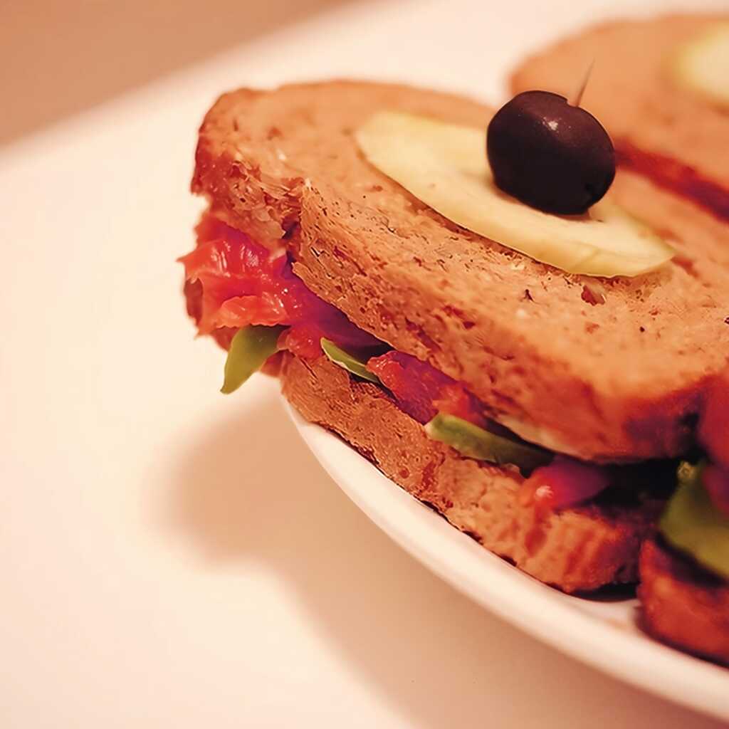Leichte Sandwiches mit Avocado und Räucherlachs