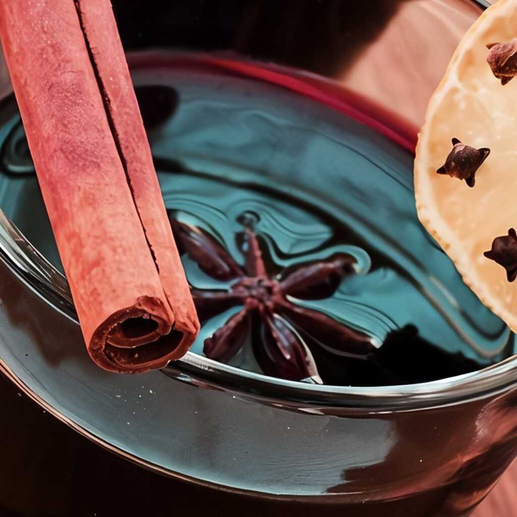 Neujahrsglühwein mit Zitrusaroma und Gewürzen