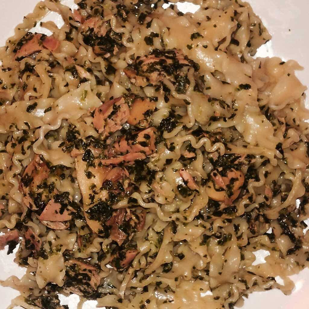 Nudeln mit Thunfisch und Spinat