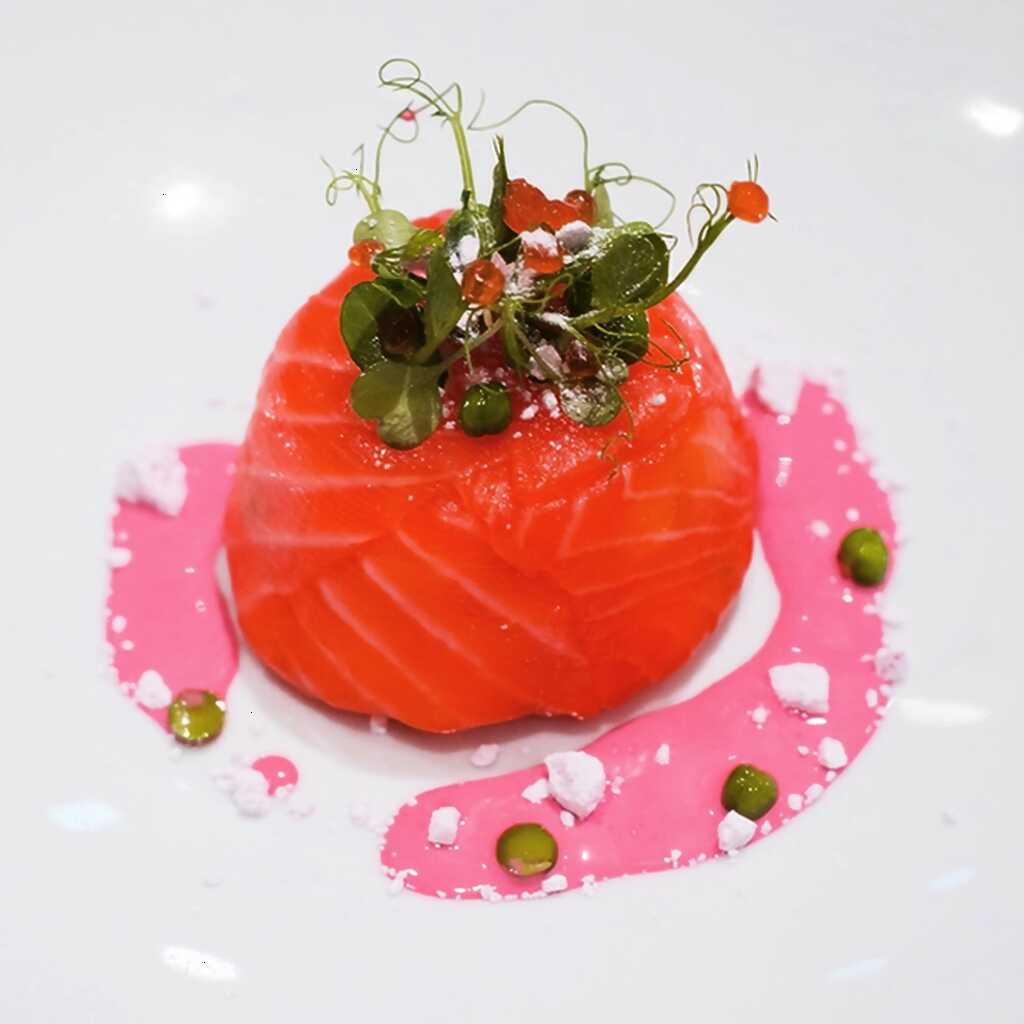 Olivier mit leicht gesalzenem Lachs und Apfel