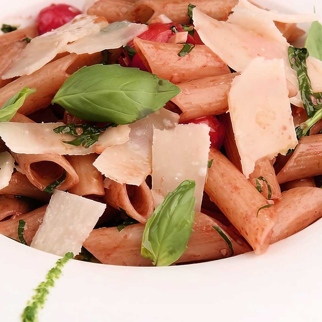 Penne mit Kirschtomaten, Parmesan und Balsamicosauce