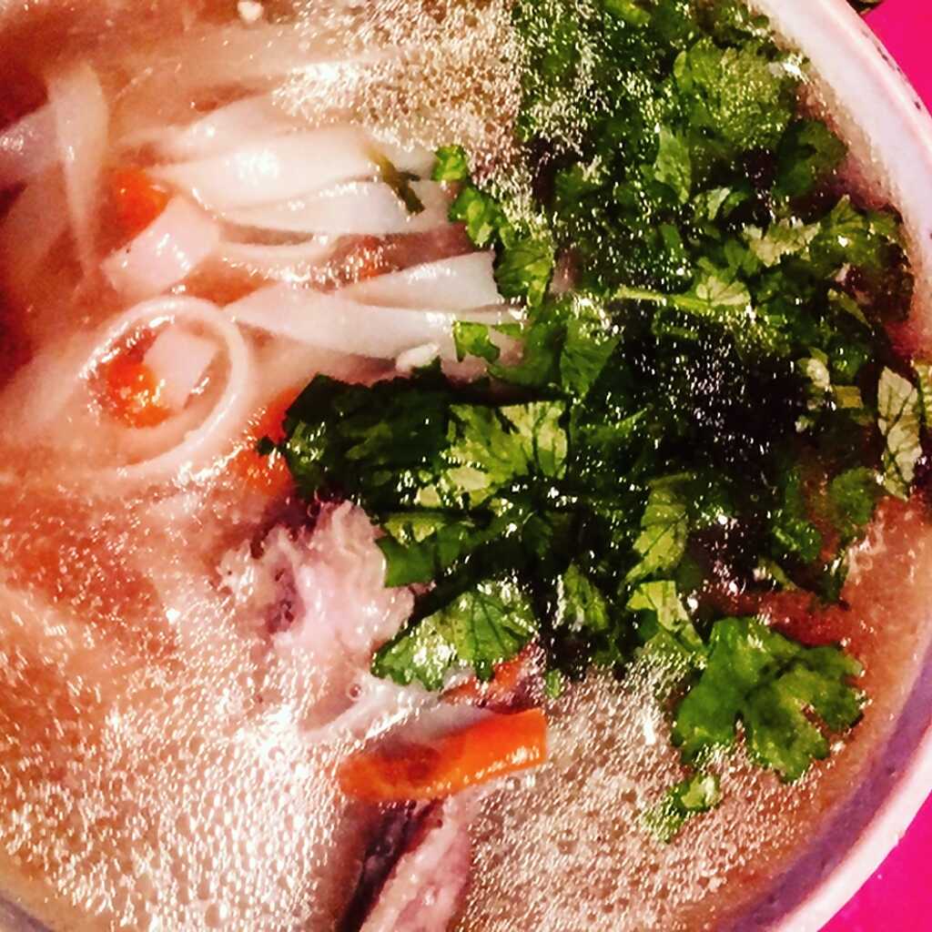 Pho-bo ist eine vietnamesische Suppe