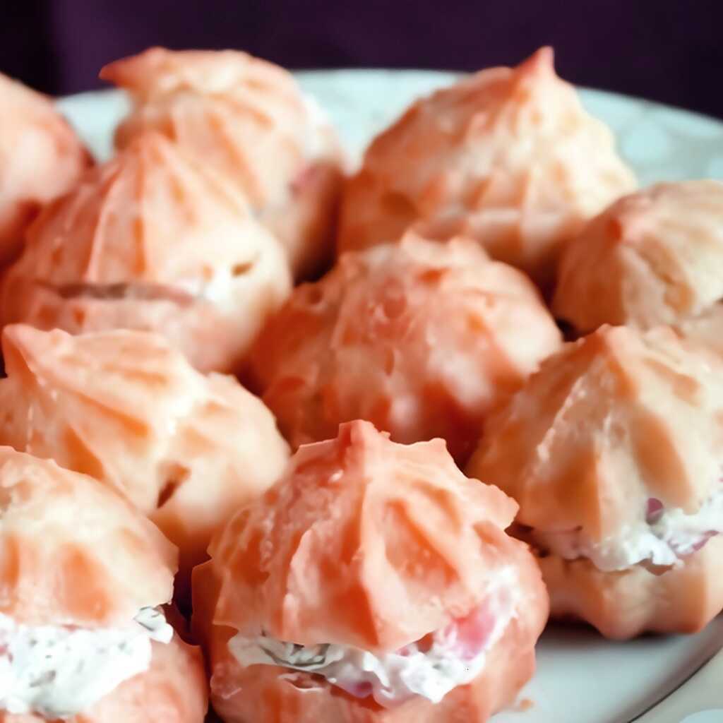 Profiteroles mit Frischkäse und Lachs