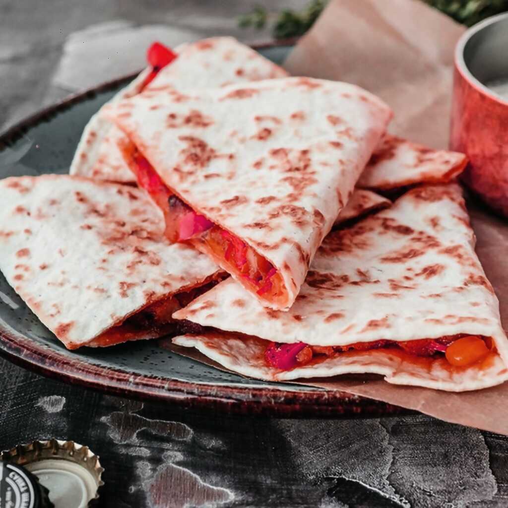 Quesadilla mit Hähnchen und Cheddarkäse