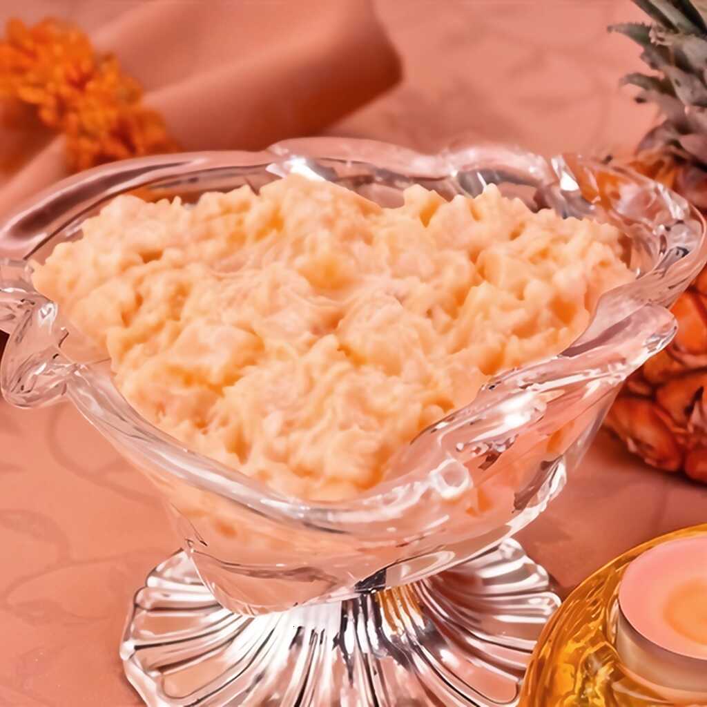 Salat mit Käse, Ananas und Huhn