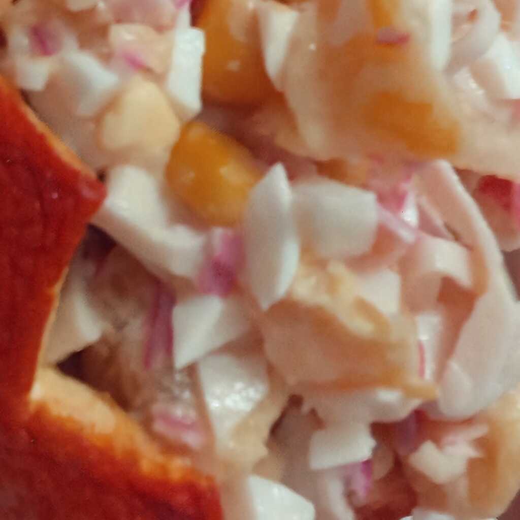 Salat mit Krabbenstäbchen und Orangen