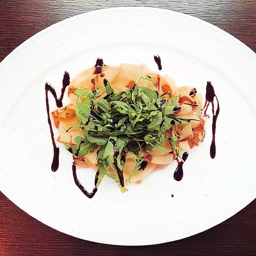 Salat mit Mango und Wolfsbarsch