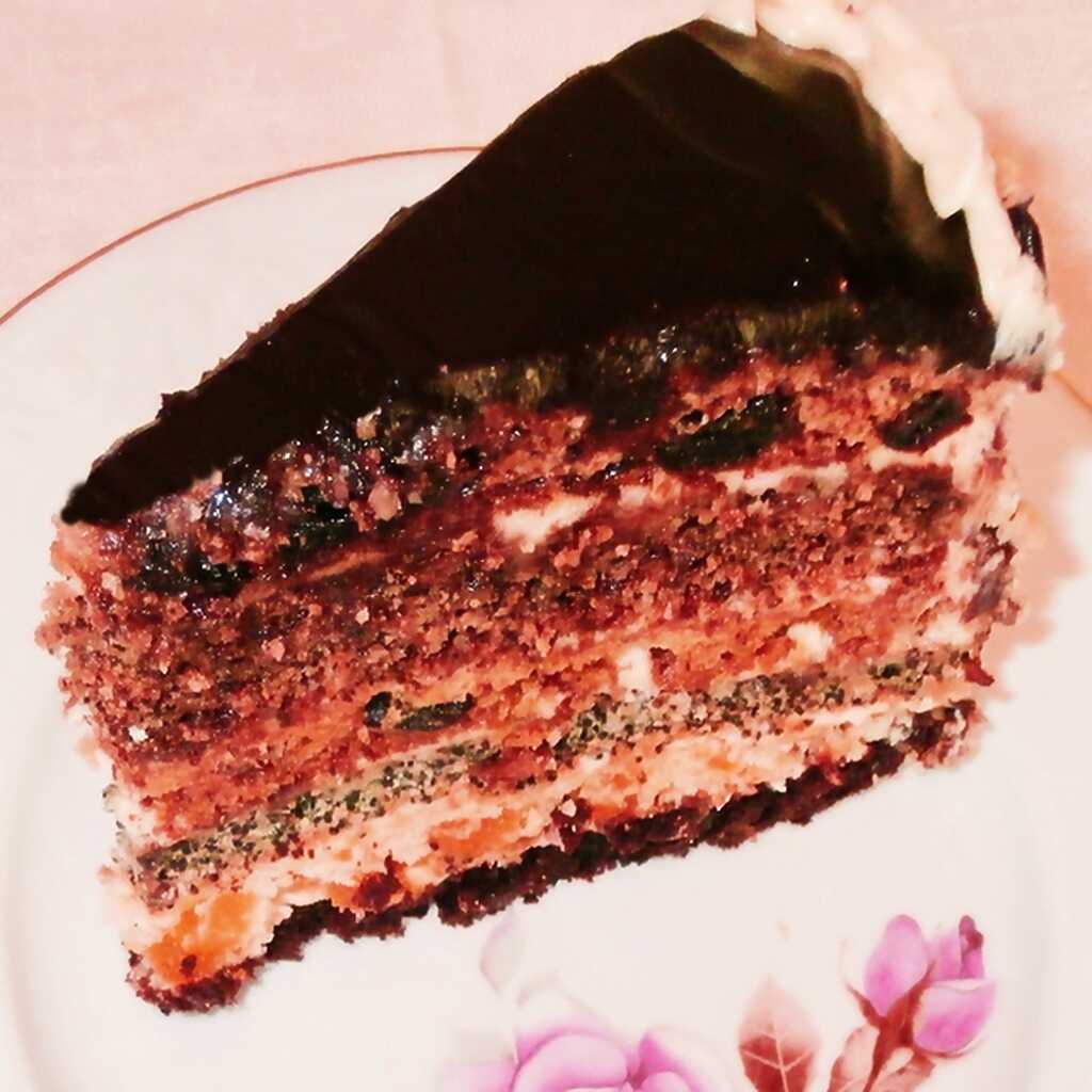 Sauerrahmtorte mit Mohn und Trockenfrüchten