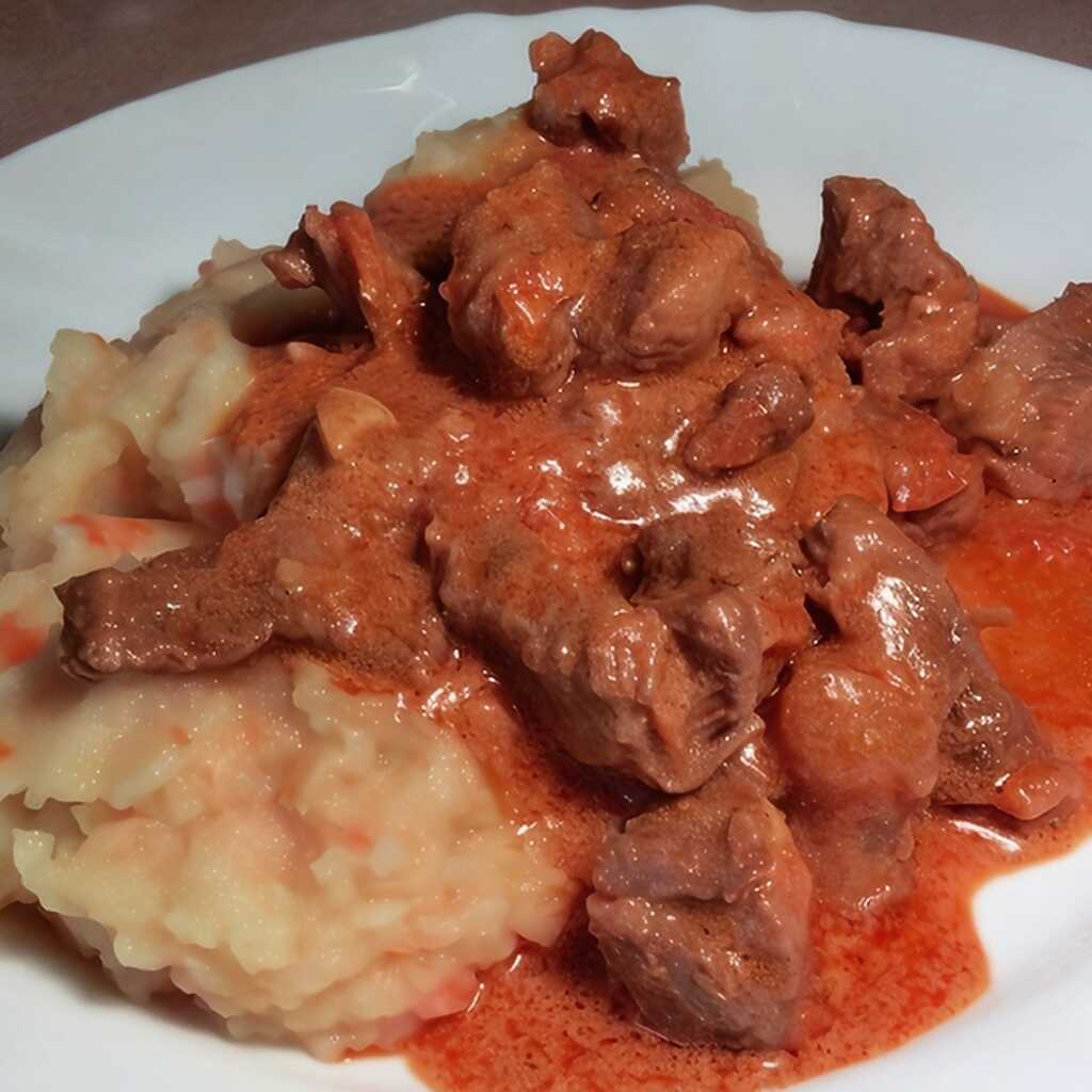 Schweinebraten mit Tomatensauce