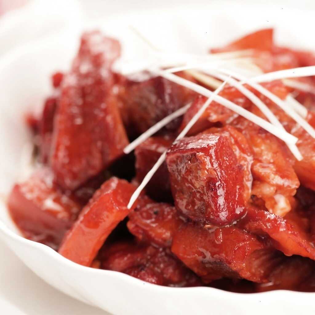 Schweinegulasch mit Tomate
