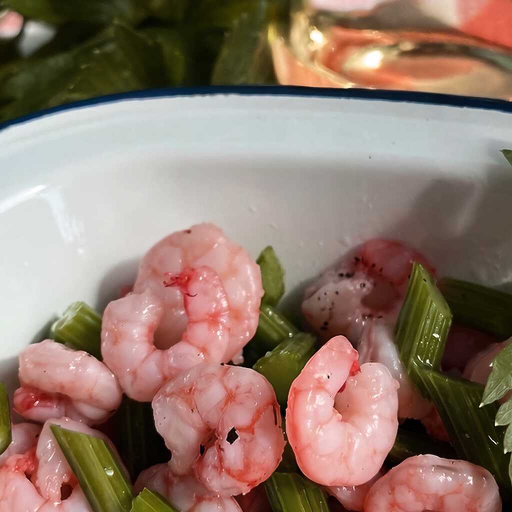 Sellerie und Garnelensalat