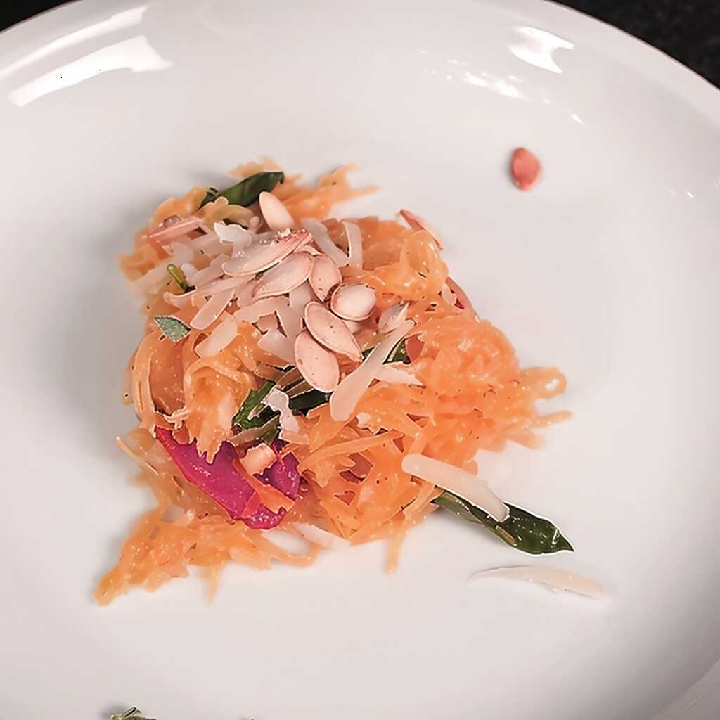 Spaghettikürbis mit sonnengetrockneten Tomaten