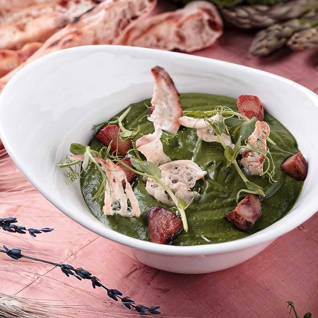 Spinatcremesuppe mit Steinpilzen