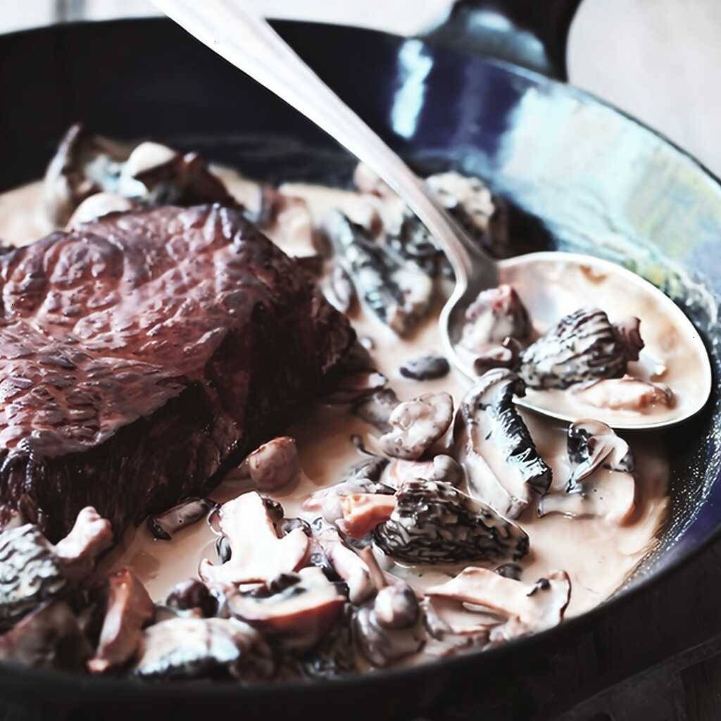 Steak in Sahnesauce mit Pilzen und Whiskey