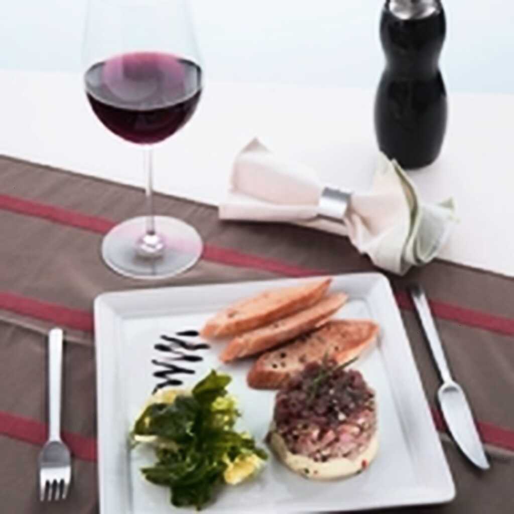 Thunfisch-Tartar mit Avocado und Kirschtomaten
