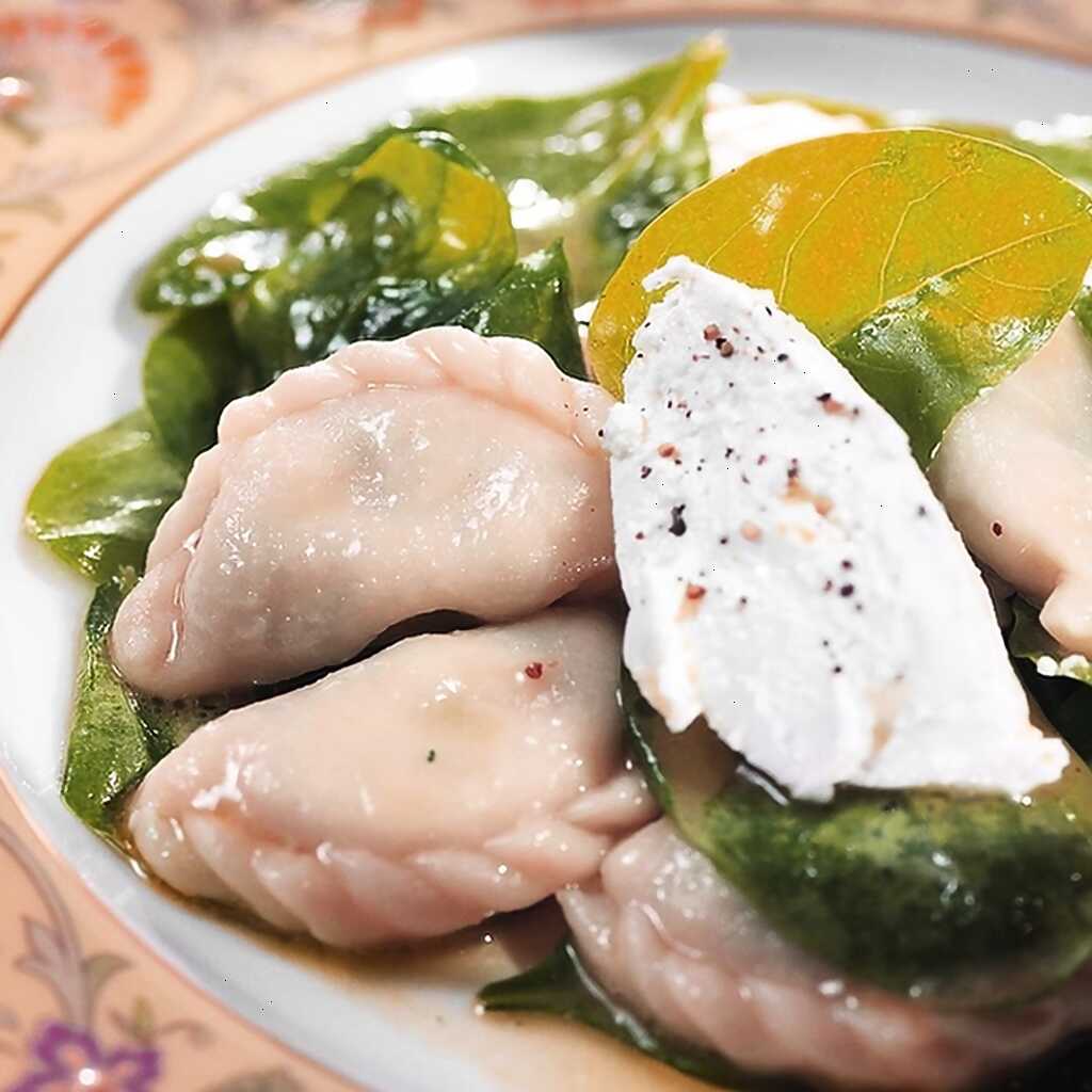 Varenyky mit Hüttenkäse und Spinat