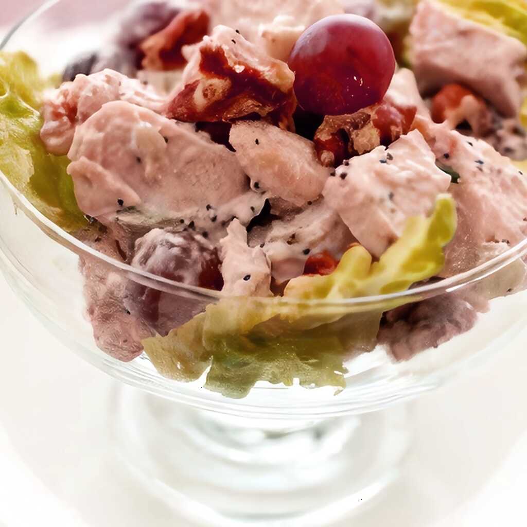 Warmer Hühner- und Traubensalat