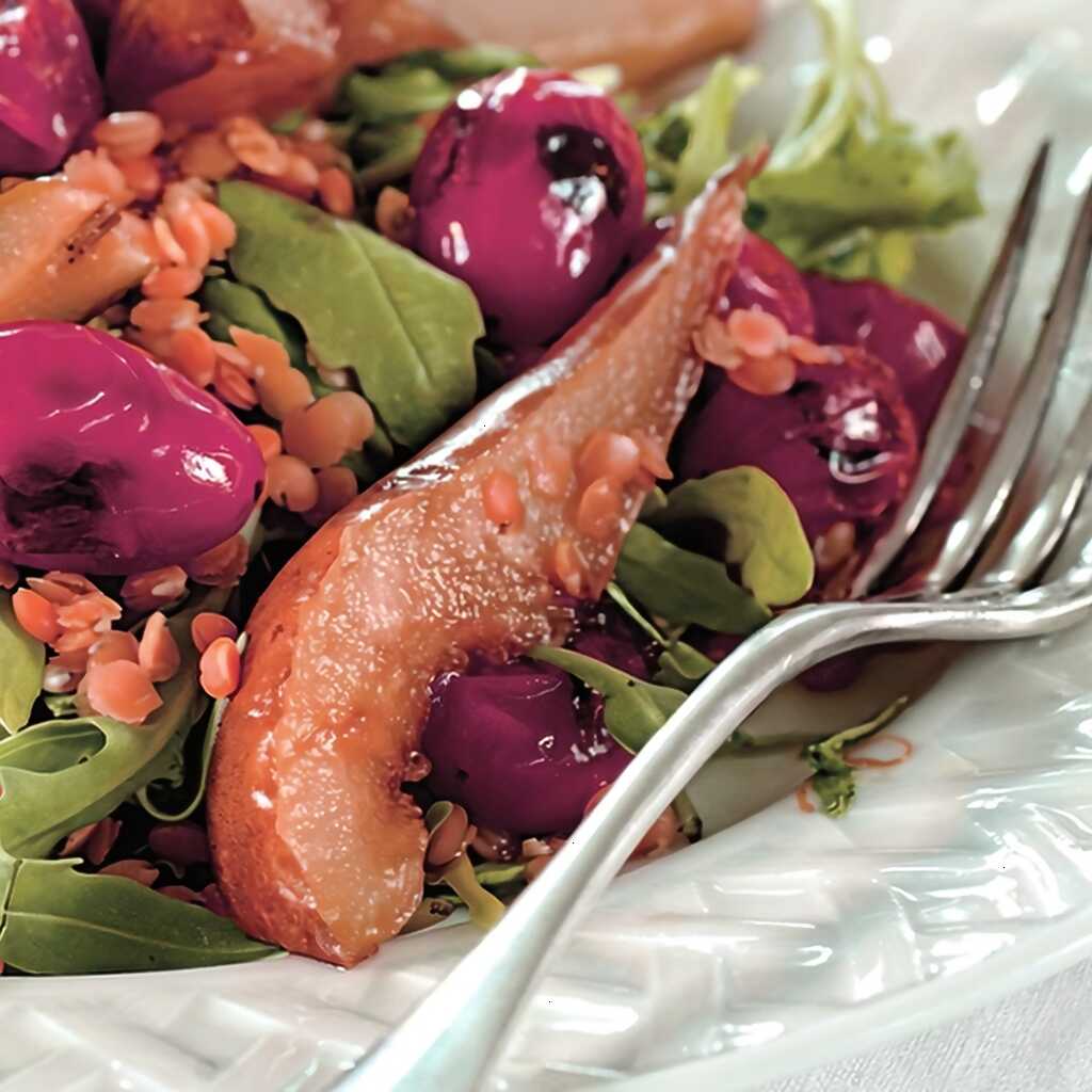 Warmer Linsensalat mit Birne und gebackenen Tomaten