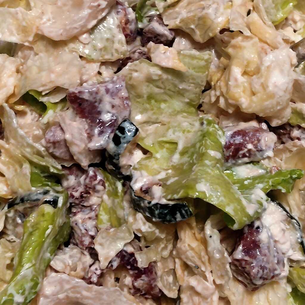 Warmer Puten-, Zucchini- und Bryndza-Salat mit Senfdressing