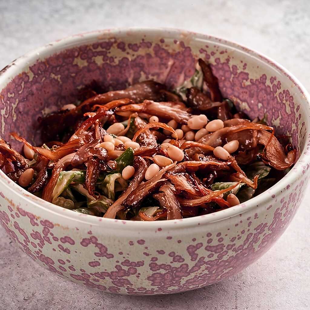 Warmer Salat mit Champignons, Spinat und Walnusssauce