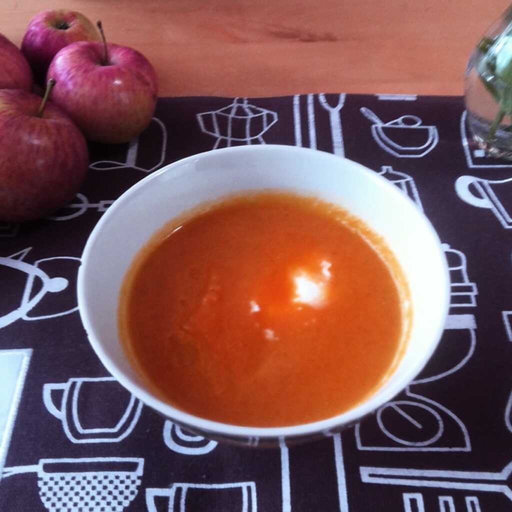 Würzige Apfel-Karotten-Suppe