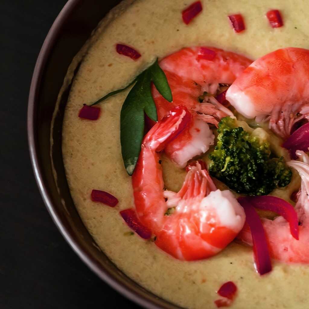 Zucchinicremesuppe mit Garnelen